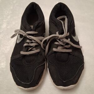 Black Nike Shoes Size 5